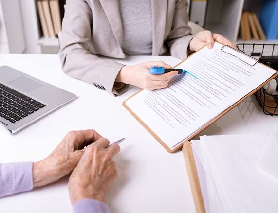 A business advisory consultant giving advise to her client.